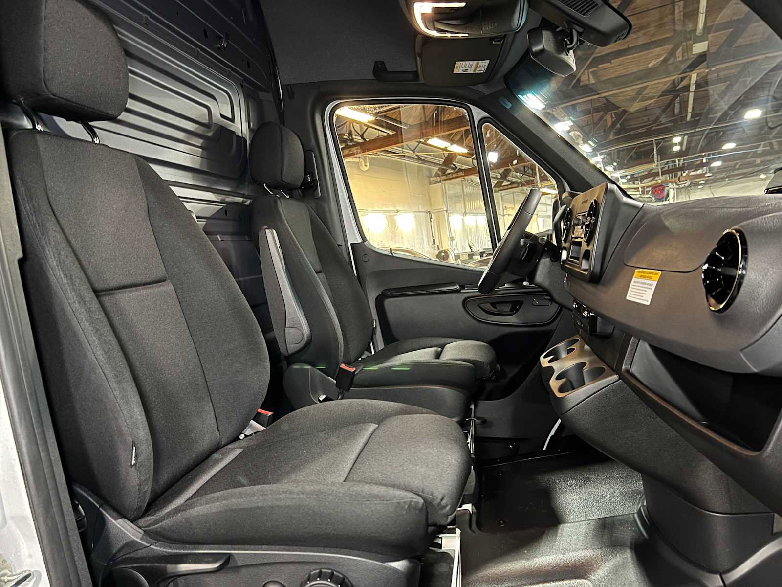 Used 2025 Mercedes-Benz Sprinter 2500 image 11