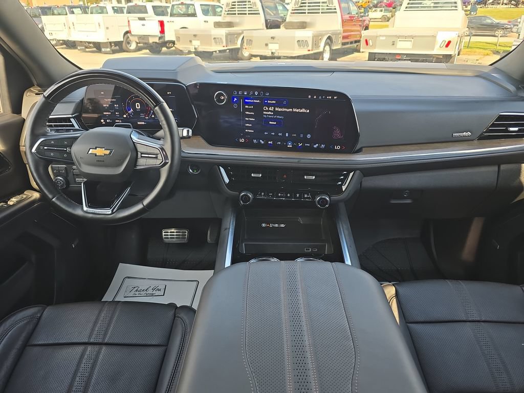 Used 2025 Chevrolet Tahoe High Country AWD/4WD image 23