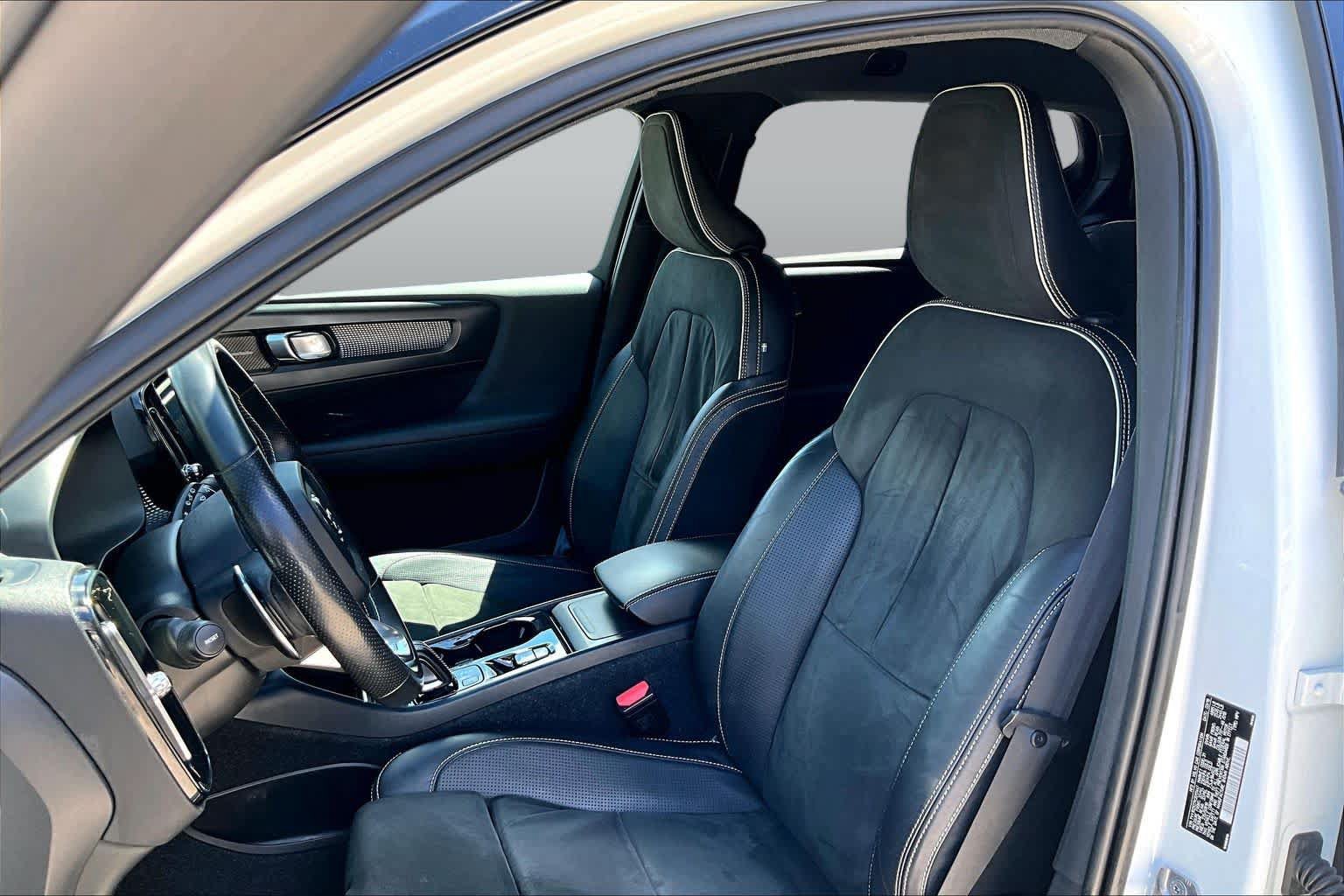 Used 2019 Volvo XC40 AWD T5 image 8
