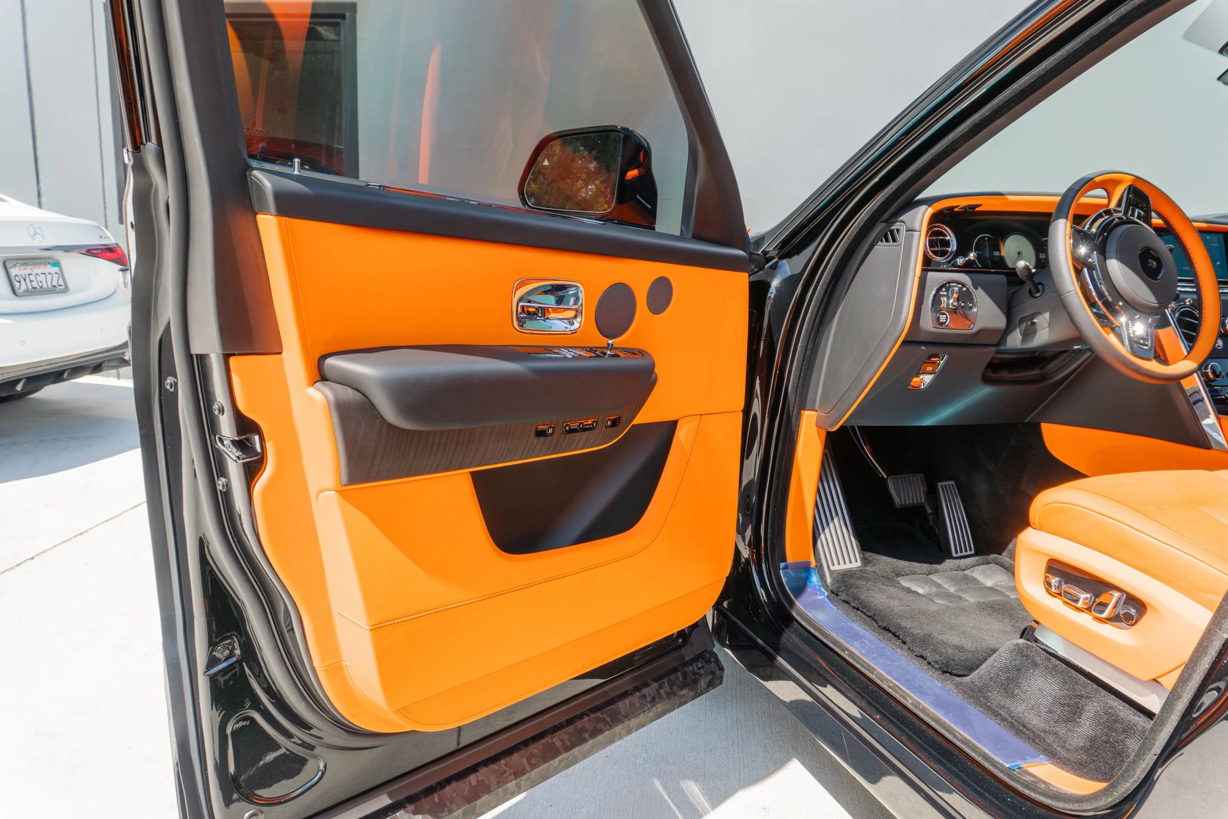Used 2025 Rolls-Royce Cullinan AWD/4WD image 90