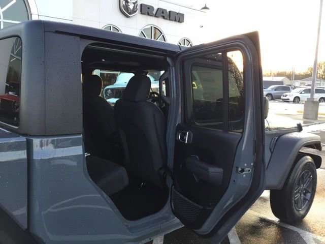 New 2026 Jeep Gladiator Sport image 17