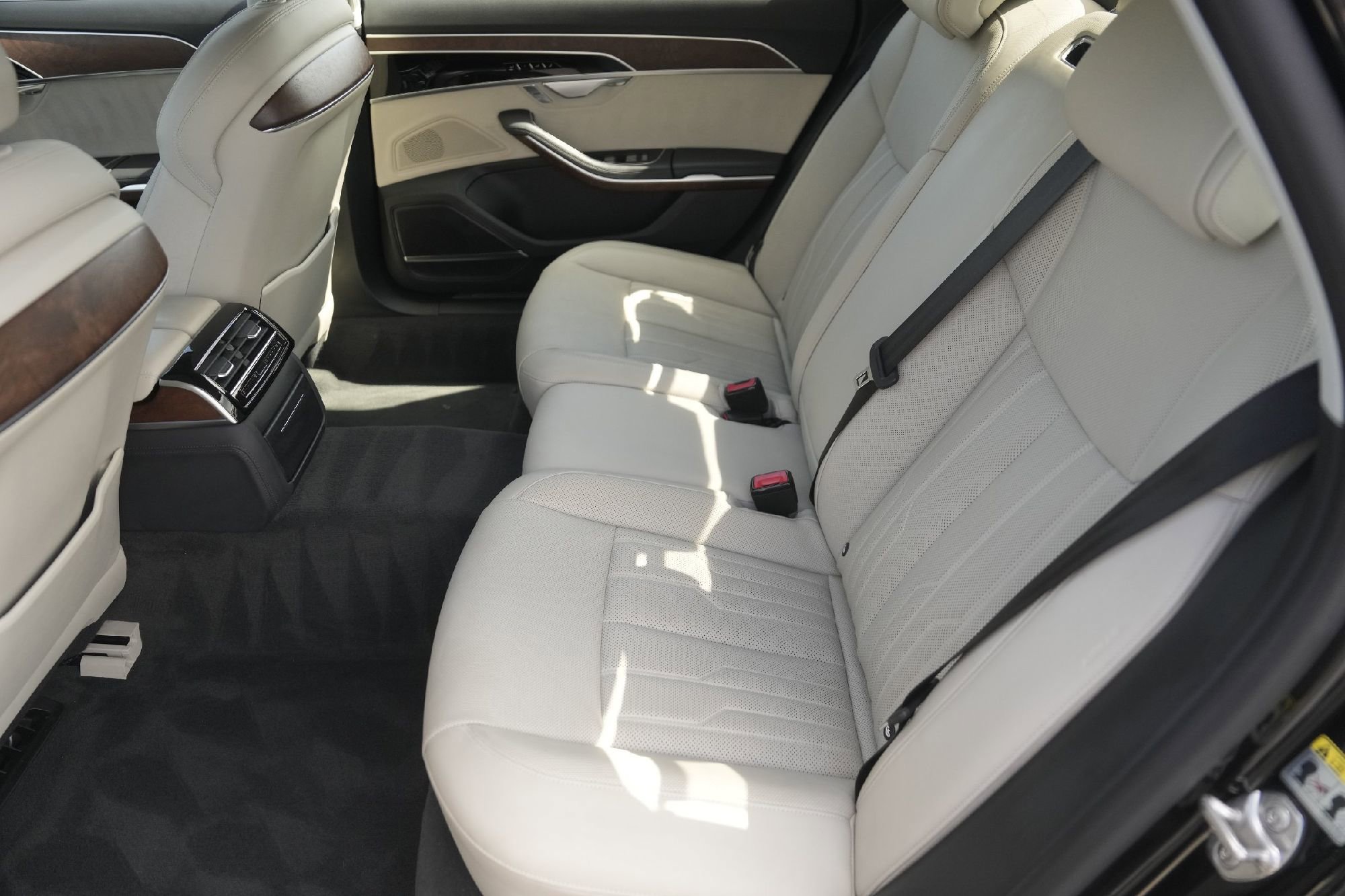 Certified 2022 Audi A8 L 3.0T image 28