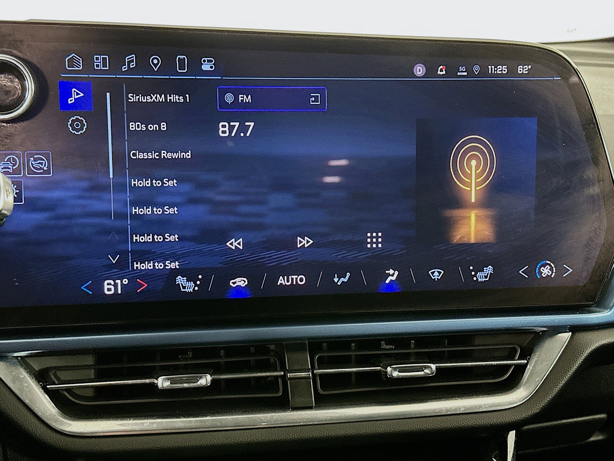 Used 2024 Chevrolet Equinox EV LT AWD/4WD image 21