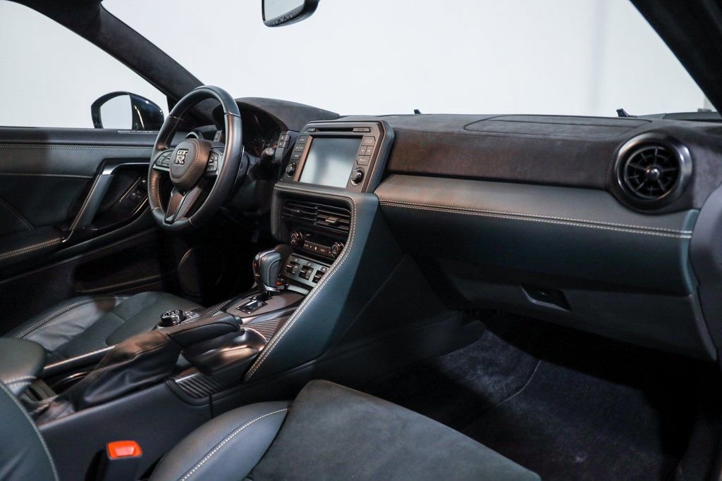 Used 2021 Nissan GT-R Premium AWD/4WD image 26