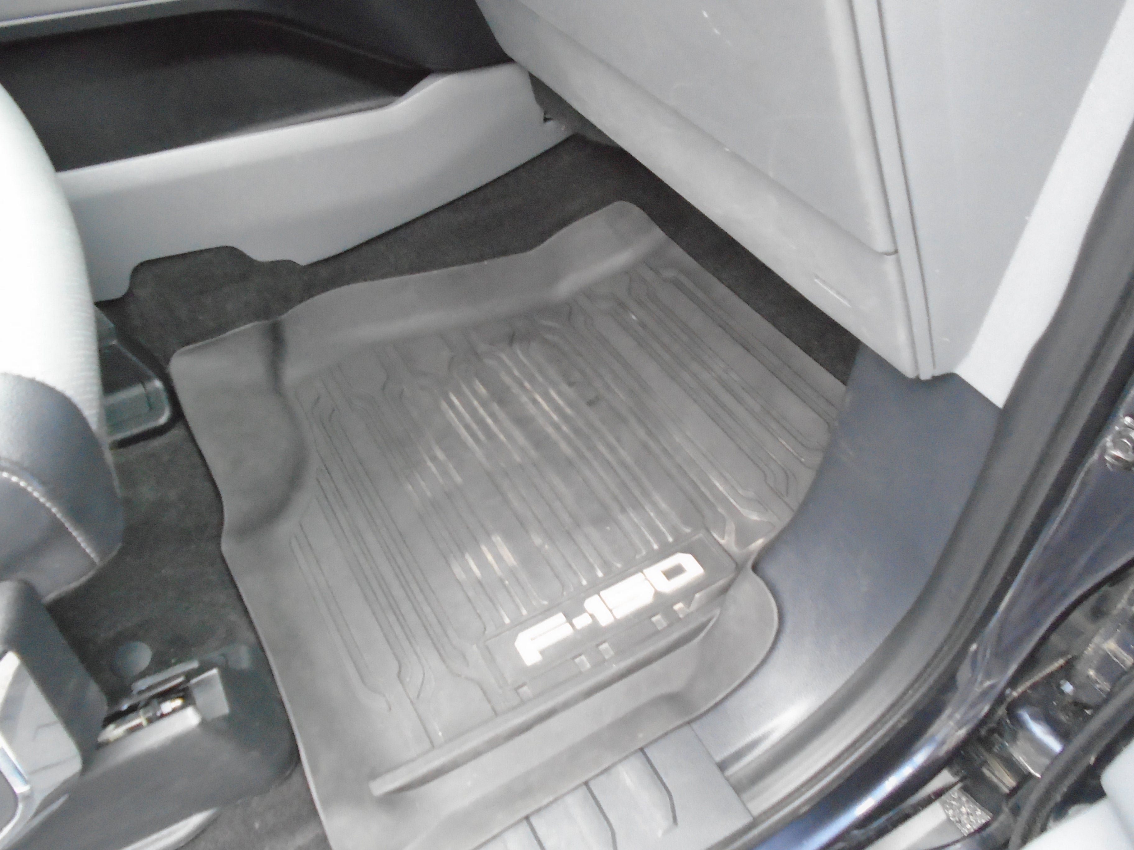 Used 2022 Ford F150 Lariat w/ Equipment Group 502A High AWD/4WD image 31