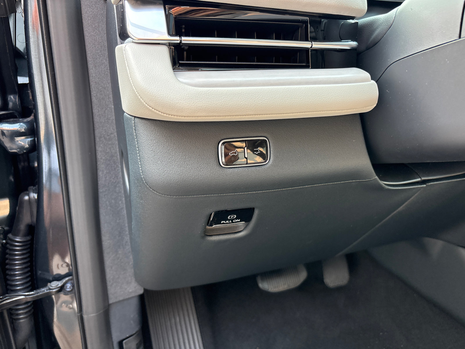New 2026 Lincoln Navigator L Reserve AWD/4WD image 13