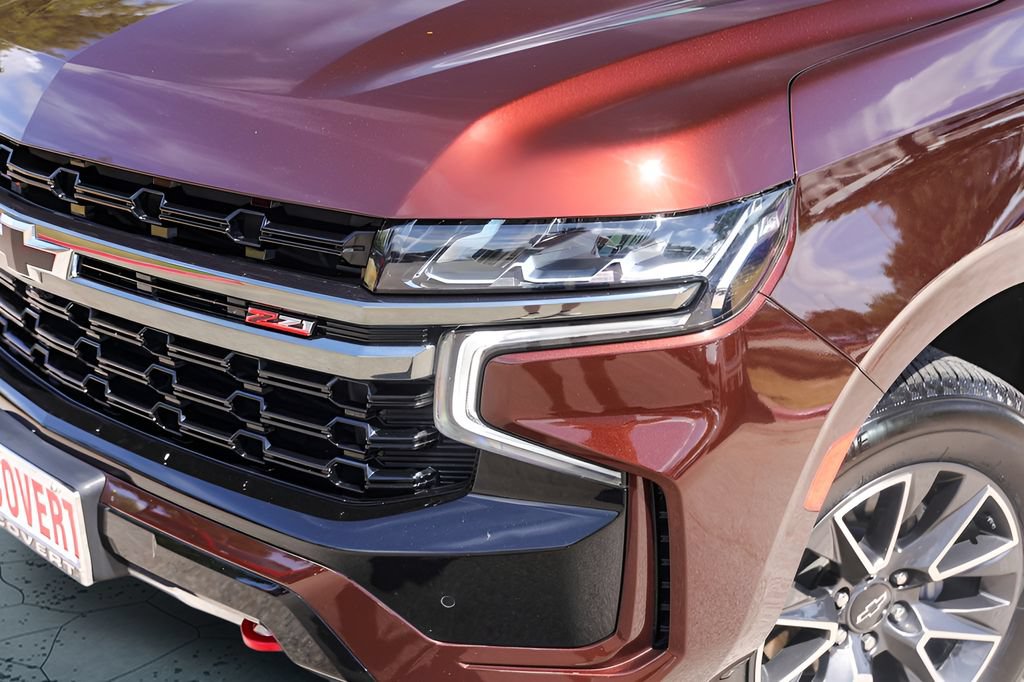 Used 2022 Chevrolet Tahoe Z71 w/ Luxury Package AWD/4WD image 2