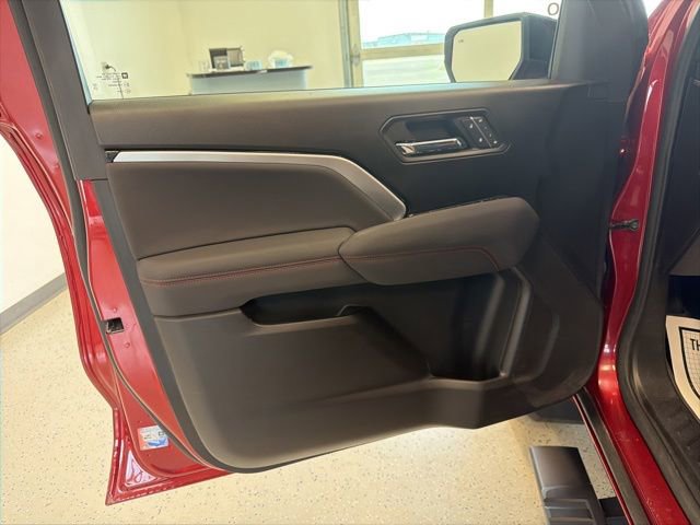 Used 2025 Chevrolet Colorado Z71 w/ Technology Package AWD/4WD image 41