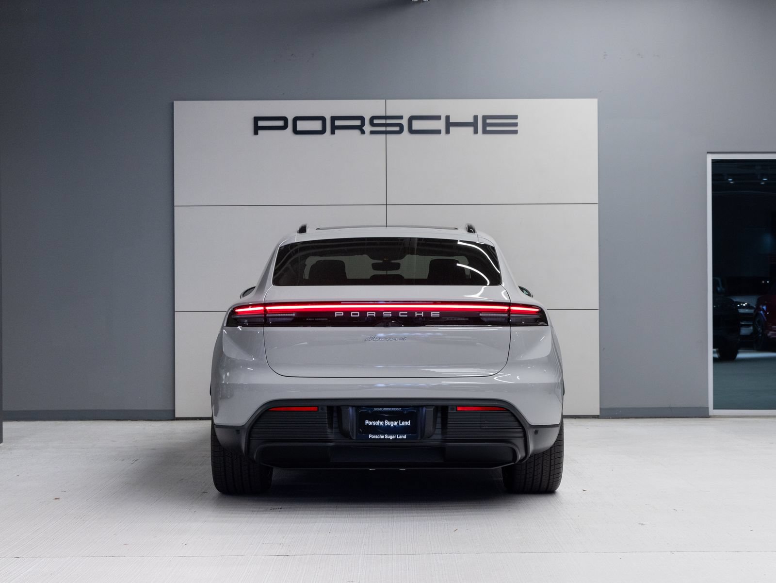 Certified 2026 Porsche Macan 4 Electric AWD/4WD image 6
