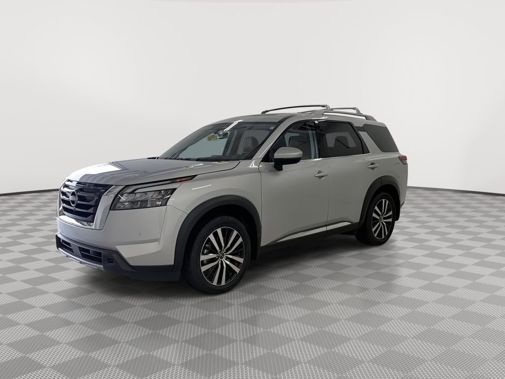 Certified 2025 Nissan Pathfinder Platinum w/ Cargo Package FWD image 6