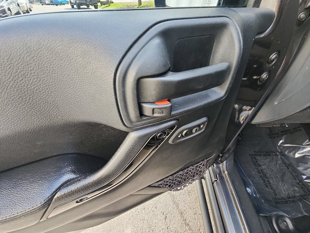 Used 2017 Jeep Wrangler Unlimited Sahara AWD/4WD image 35