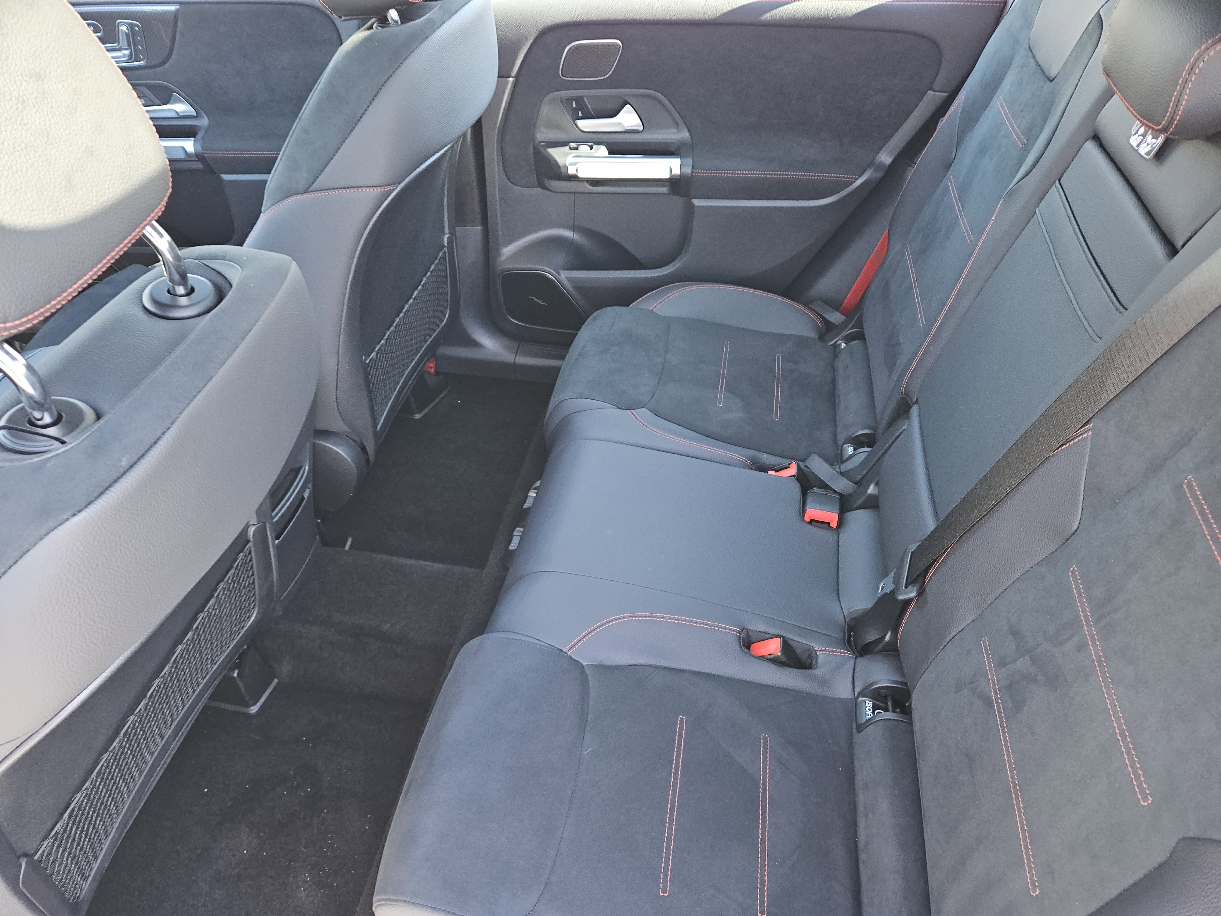 Used 2025 Mercedes-Benz GLB 35 AMG 4MATIC image 30