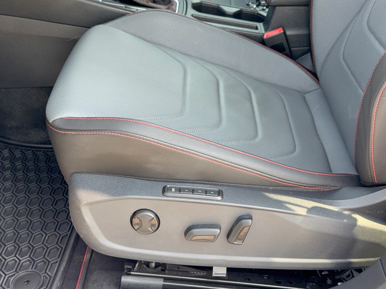 Certified 2025 Volkswagen Jetta GLI Autobahn FWD image 16