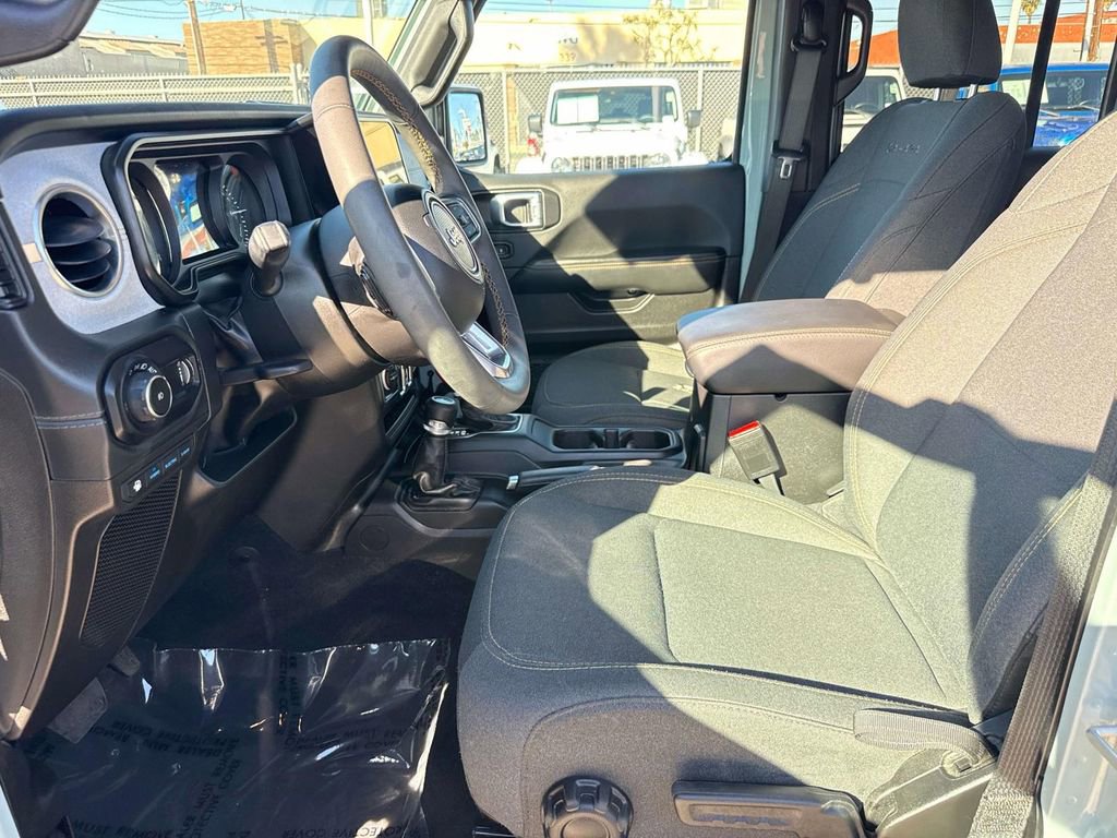 Used 2024 Jeep Wrangler Unlimited Sahara image 25