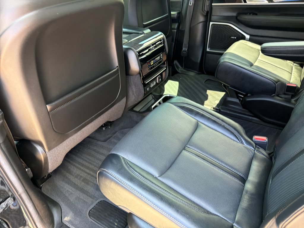 Used 2022 Jeep Wagoneer Series III w/ Flexible Seating Group AWD/4WD image 38