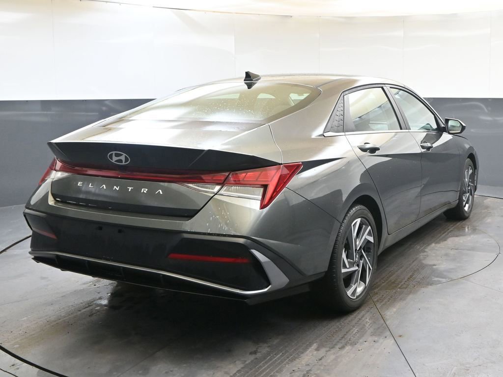 Certified 2024 Hyundai Elantra SEL w/ Convenience Package image 5