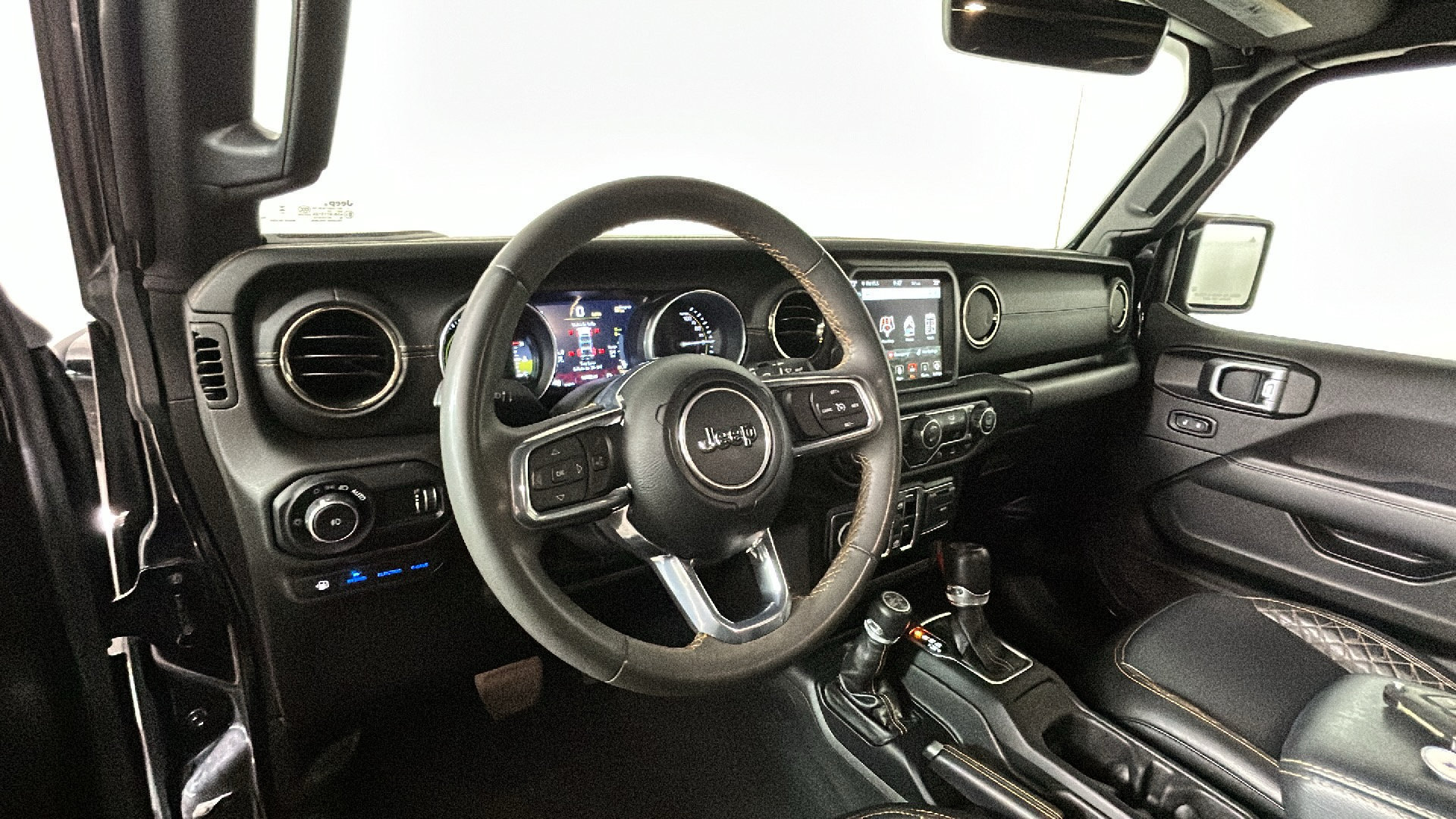 Used 2023 Jeep Wrangler Unlimited Sahara AWD/4WD image 16