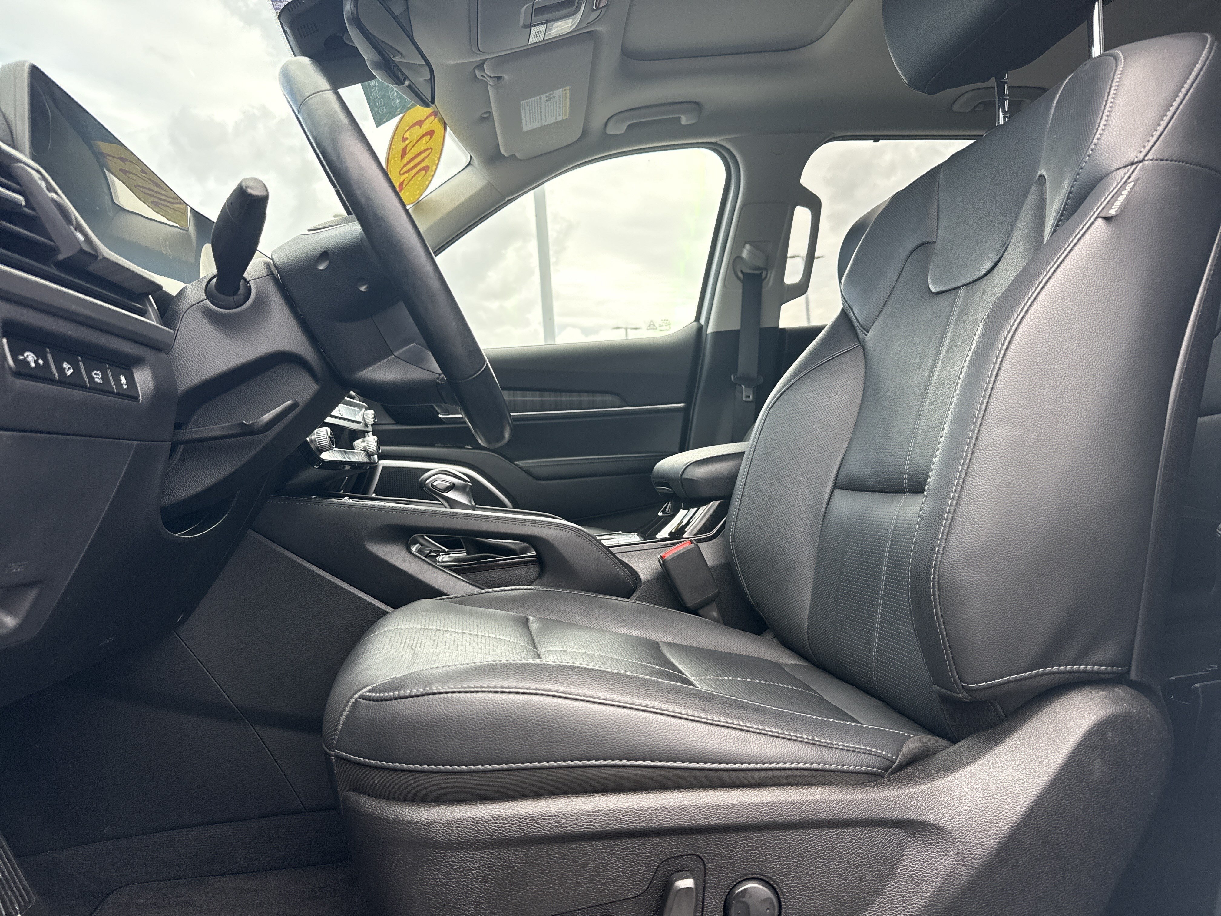 Used 2023 Kia Telluride EX w/ EX Captain's Chair Package AWD/4WD image 16