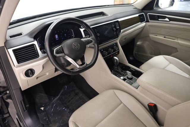 Used 2022 Volkswagen Atlas SE w/ Black Wheel Package image 11