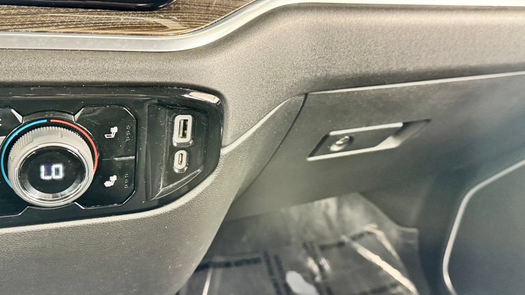 Used 2022 Chevrolet Silverado 1500 LT AWD/4WD image 26
