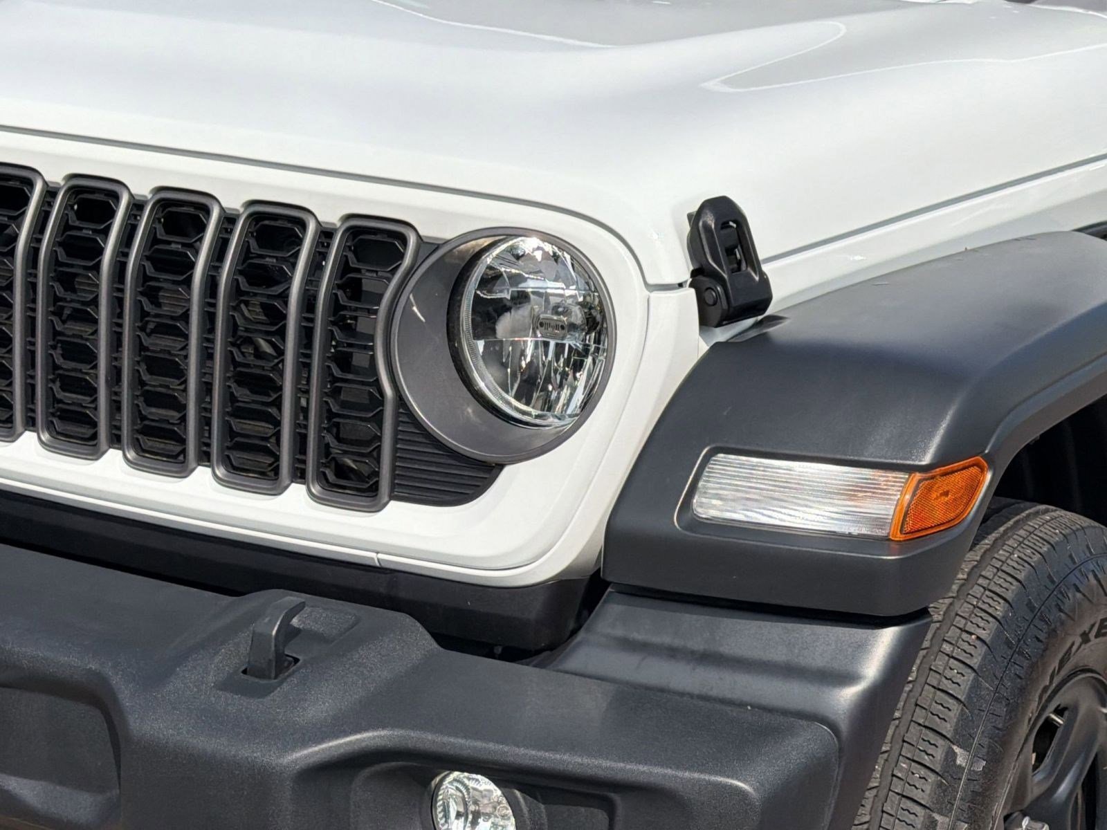 Used 2025 Jeep Wrangler Sport AWD/4WD image 11