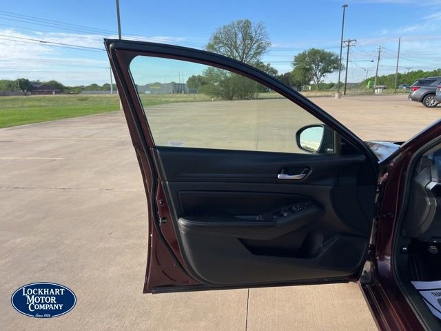 Used 2024 Nissan Altima 2.5 SV image 9