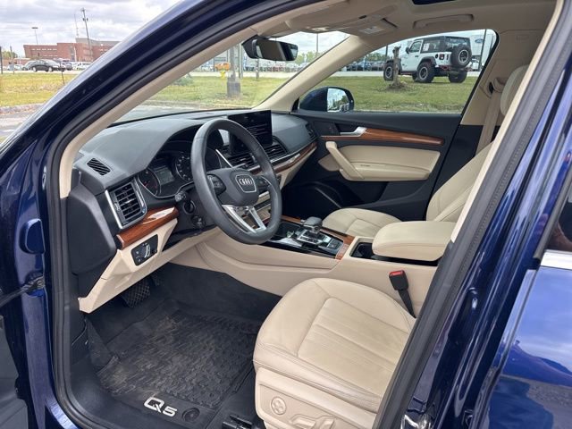 Used 2023 Audi Q5 2.0T Premium w/ Convenience Package image 5