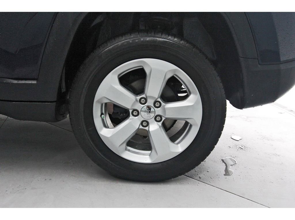 Used 2020 Jeep Compass Latitude w/ Popular Equipment Group AWD/4WD image 27