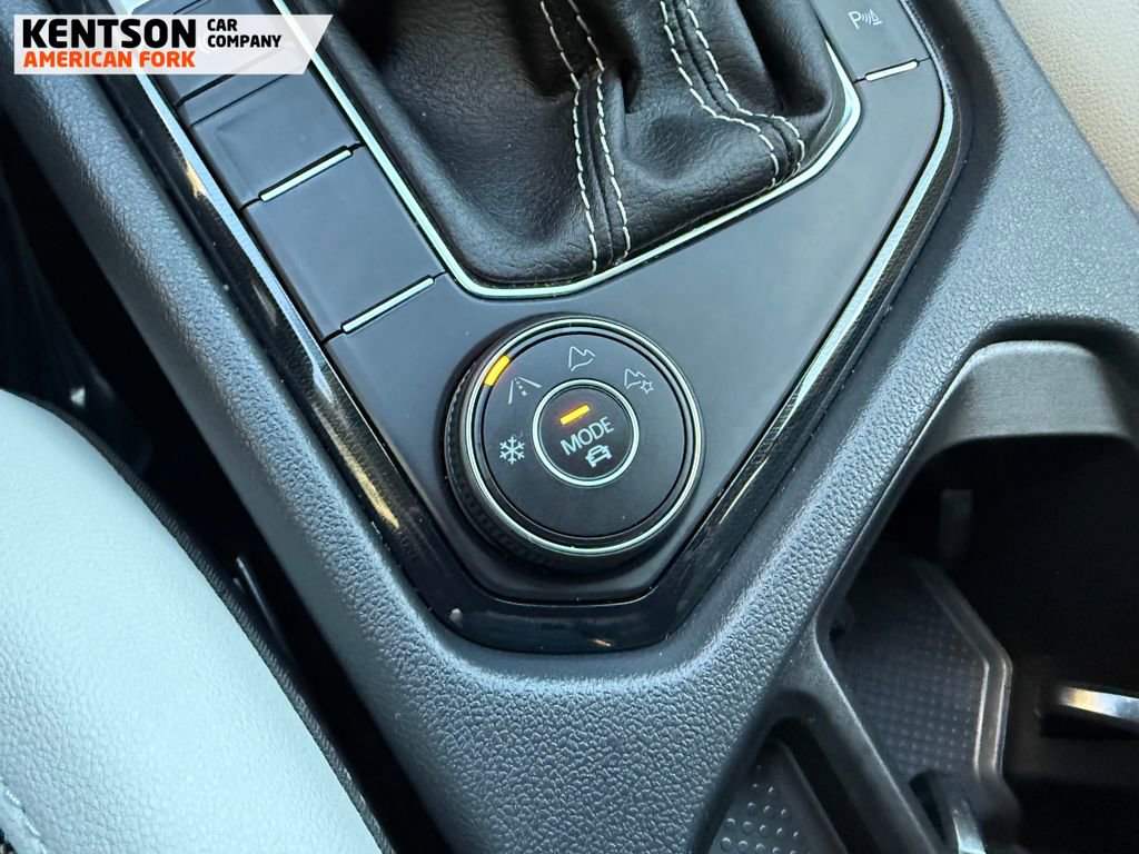 Used 2025 Volkswagen Taos SE image 26