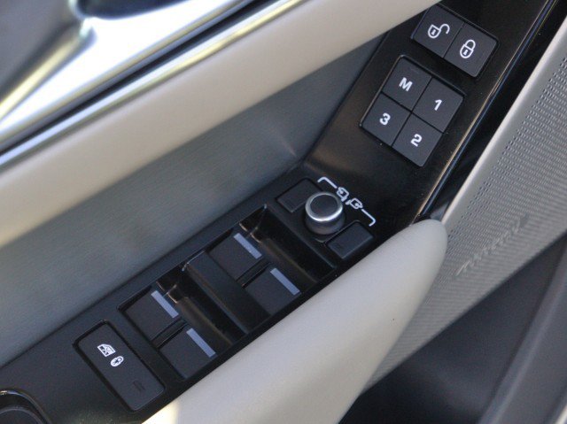 Used 2019 Land Rover Range Rover Velar R-Dynamic HSE AWD/4WD image 13