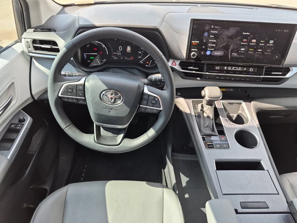 Certified 2025 Toyota Sienna XLE FWD image 14