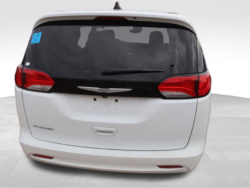 Used 2024 Chrysler Voyager LX FWD image 17