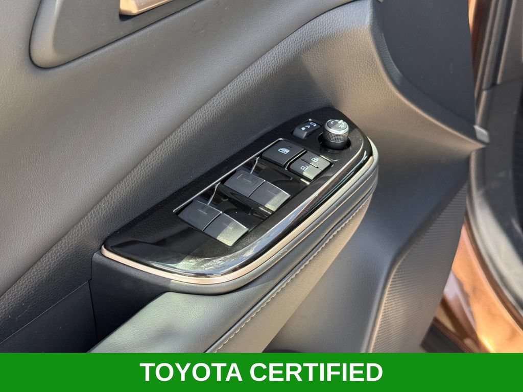 Certified 2026 Toyota Crown AWD/4WD image 9