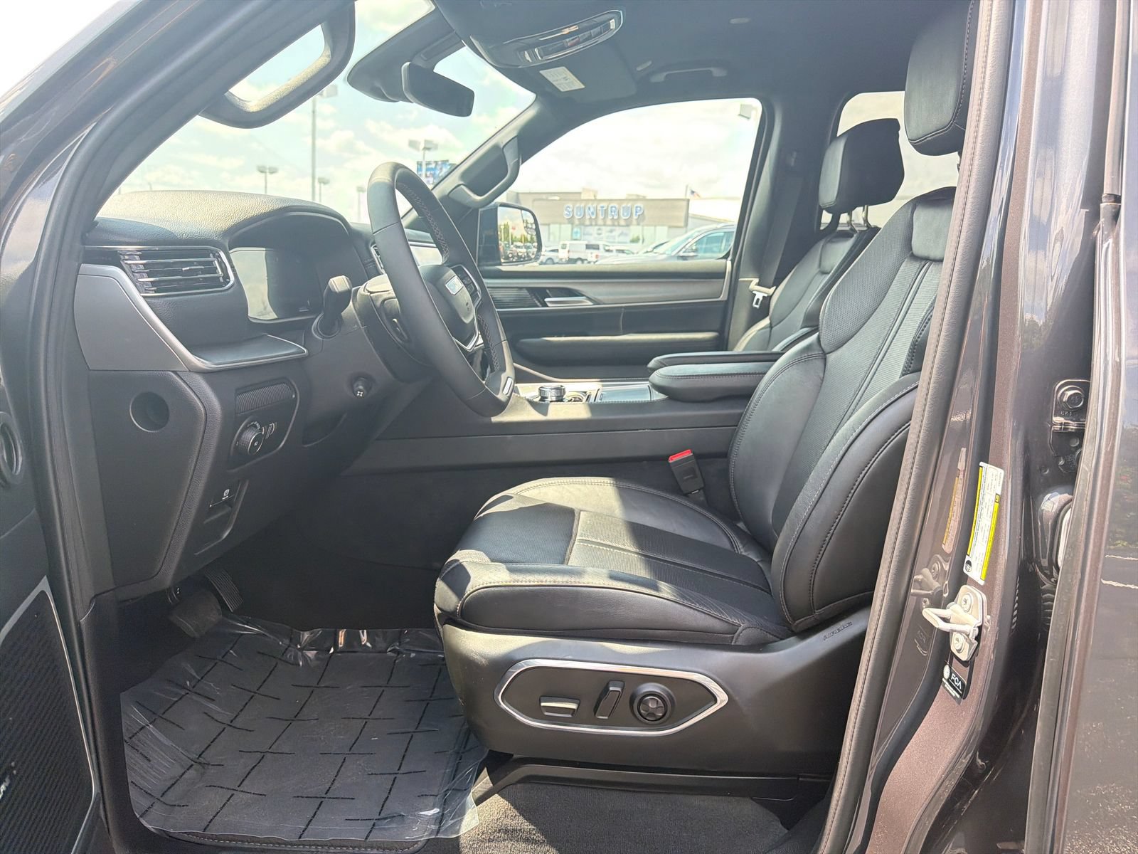Used 2025 Jeep Wagoneer Series II RWD image 11