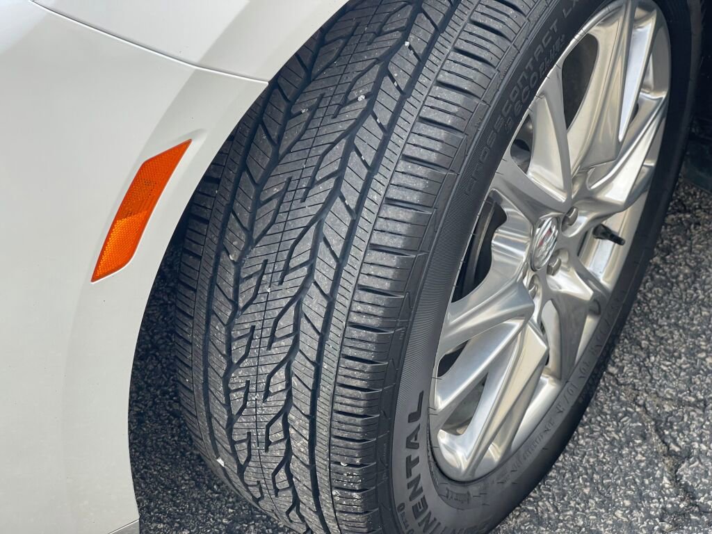 Used 2023 Buick Enclave Premium AWD/4WD image 38