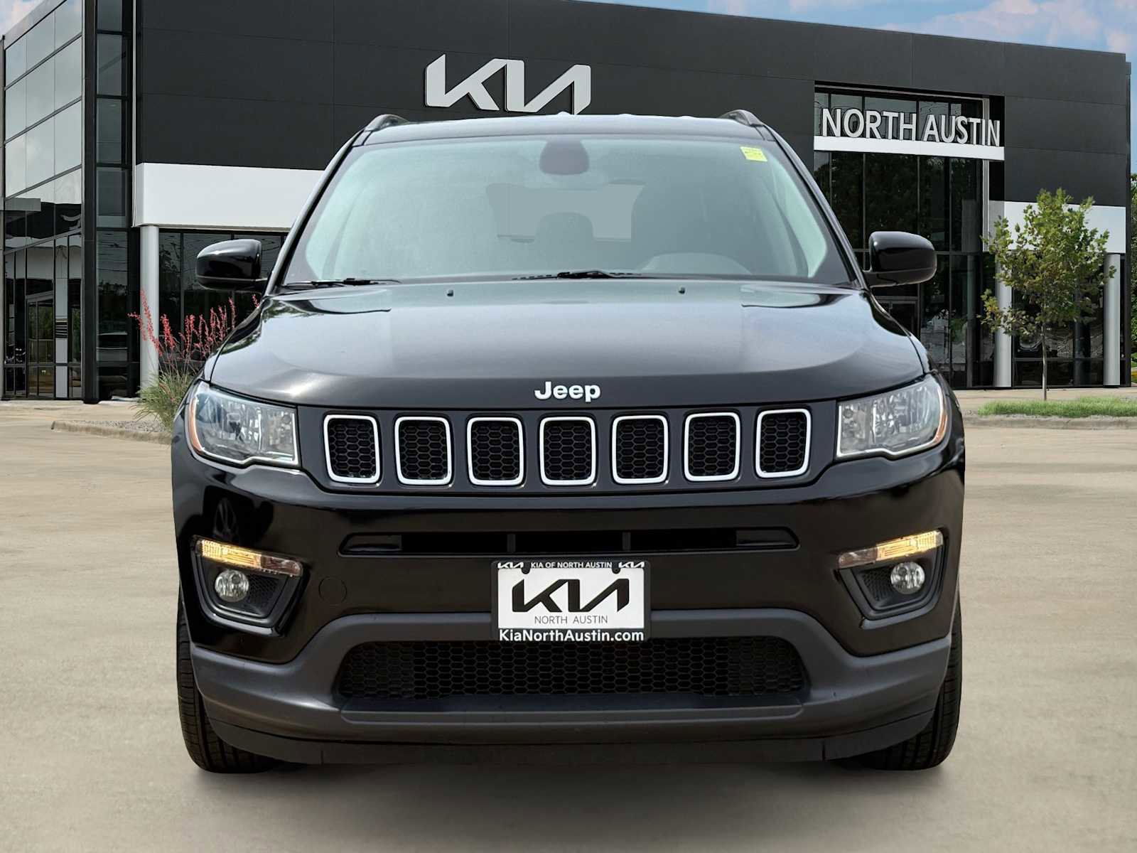 Used 2019 Jeep Compass Latitude AWD/4WD image 3