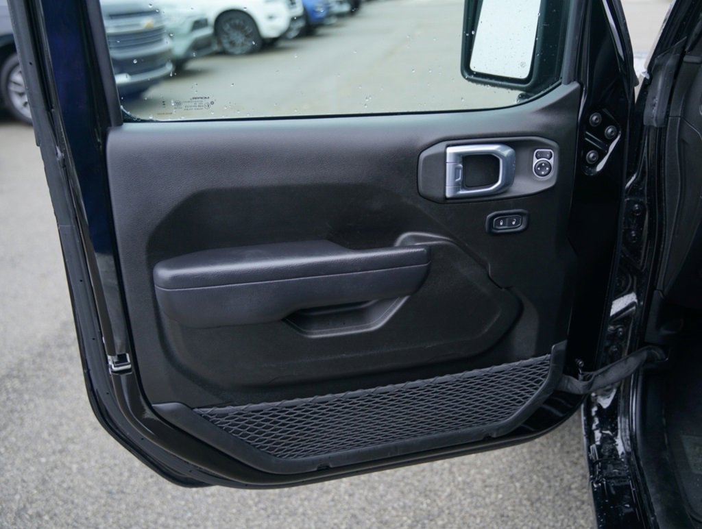 Used 2025 Jeep Wrangler Sport S image 19