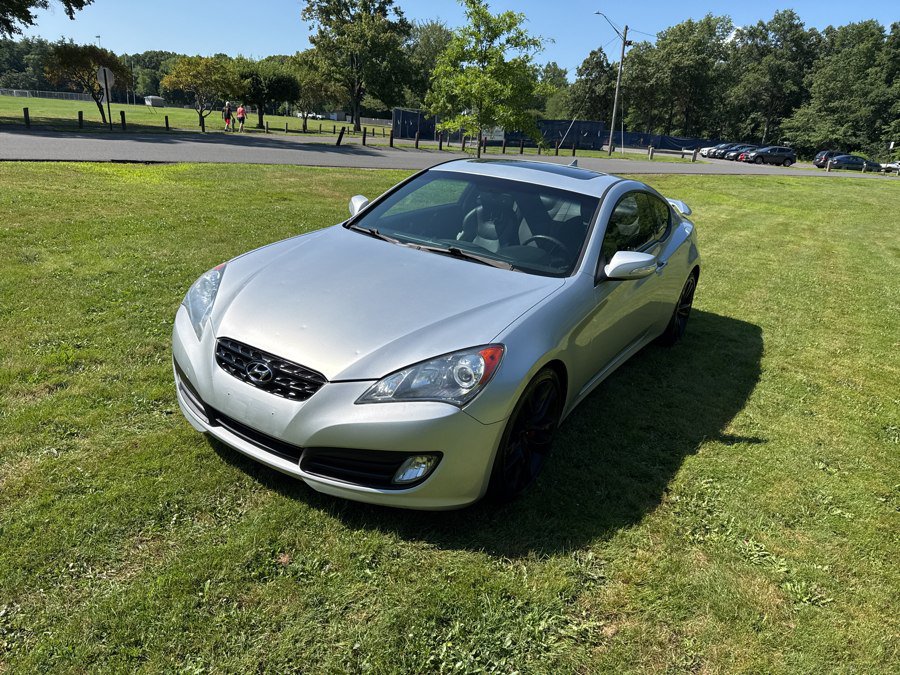 Used 2010 Hyundai Genesis 3.8 RWD image 4