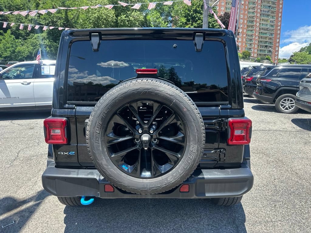 Used 2022 Jeep Wrangler Unlimited Sahara w/ Cold Weather Group AWD/4WD image 6