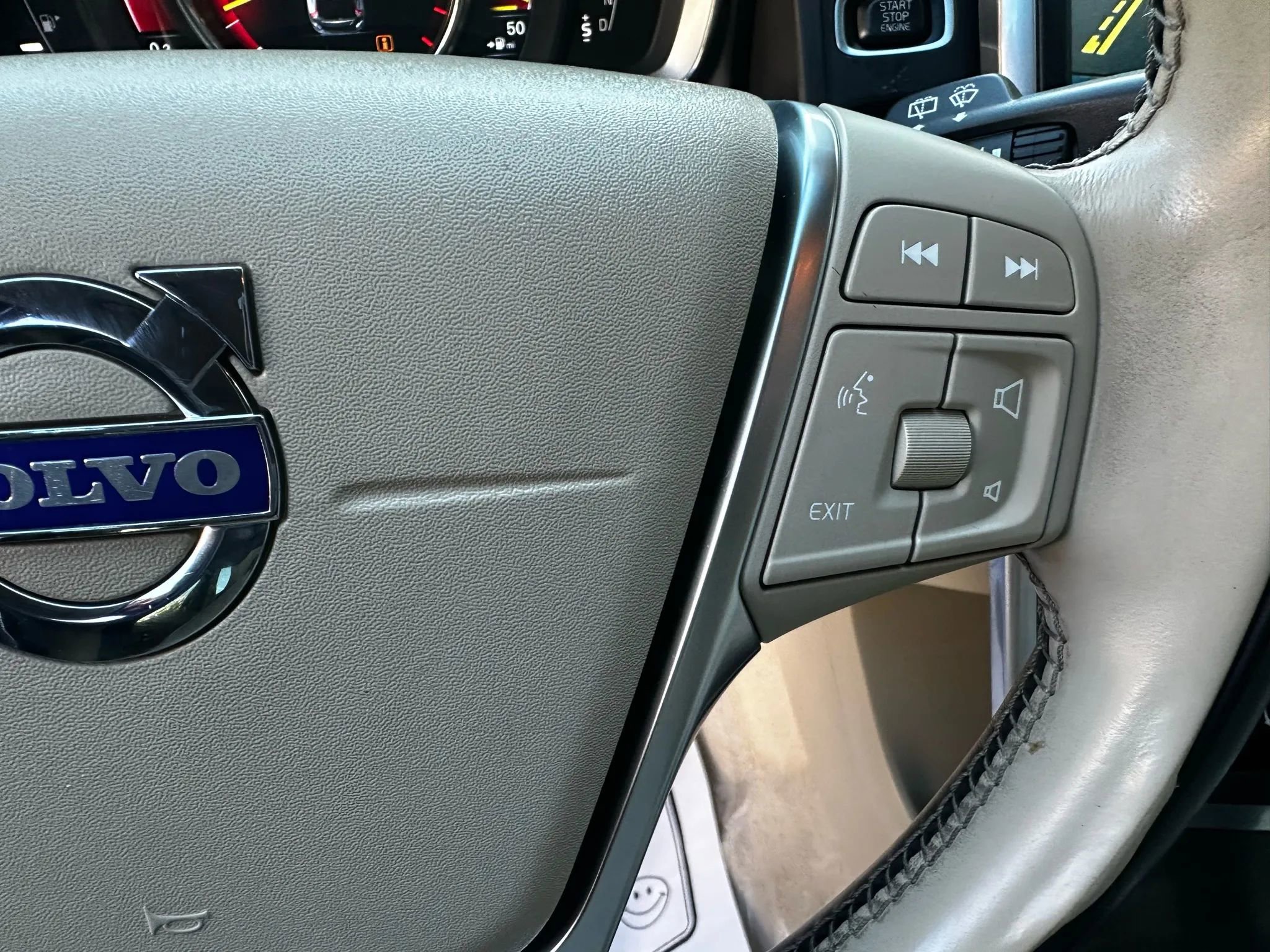 Used 2015 Volvo XC60 T5 w/ Proximity Package image 25