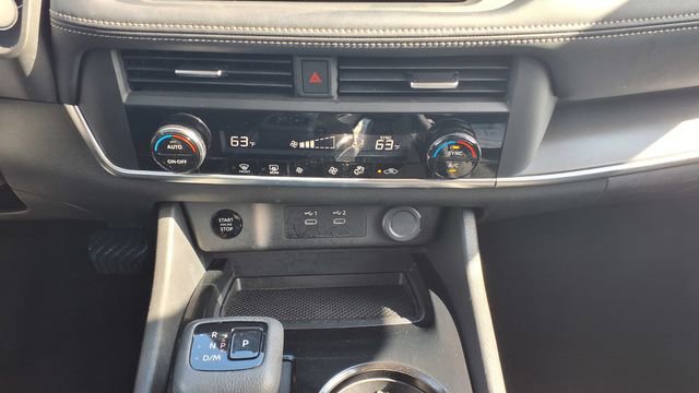 Used 2025 Nissan Rogue SV image 24