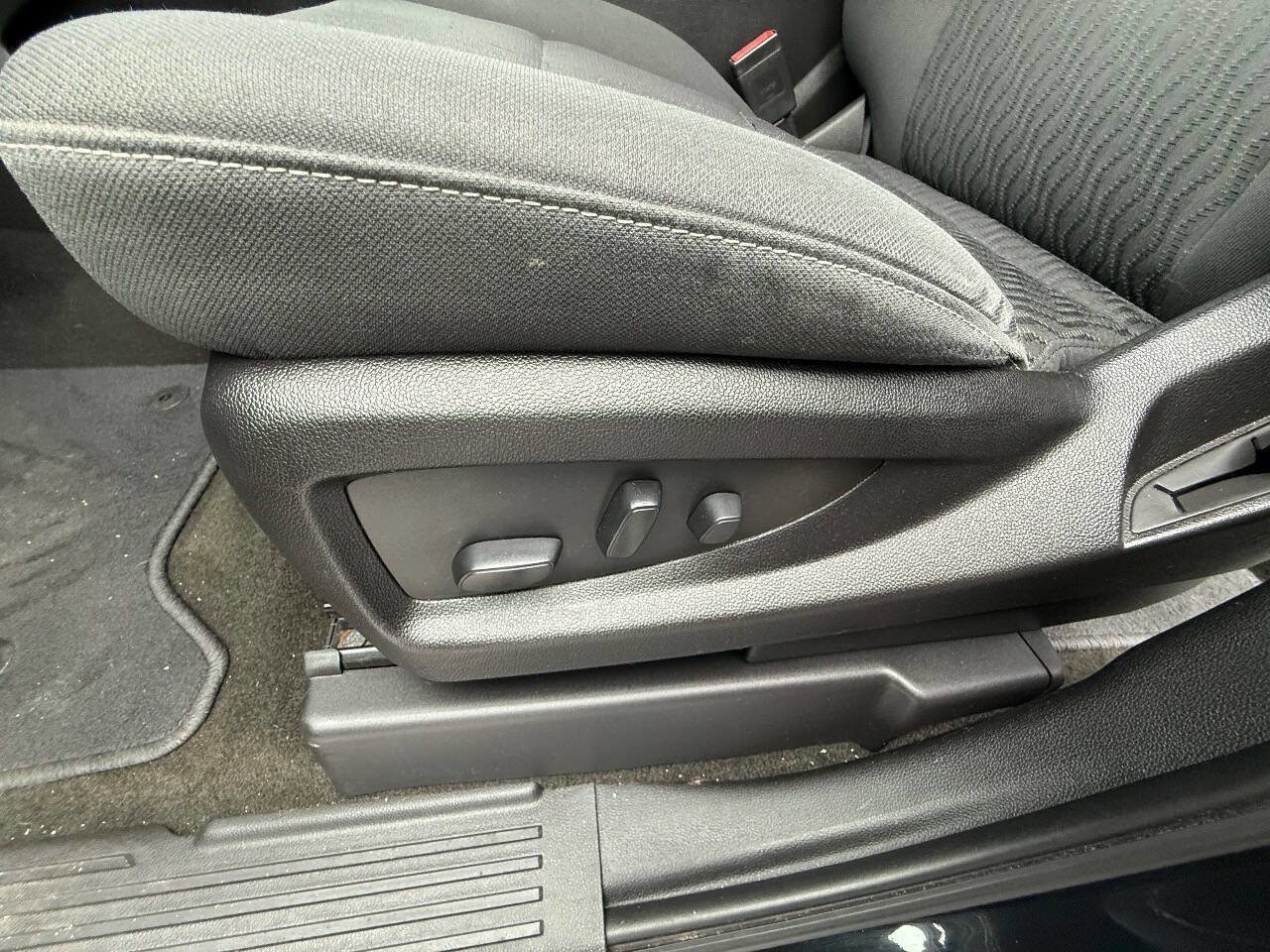 Used 2018 GMC Yukon SLE image 11