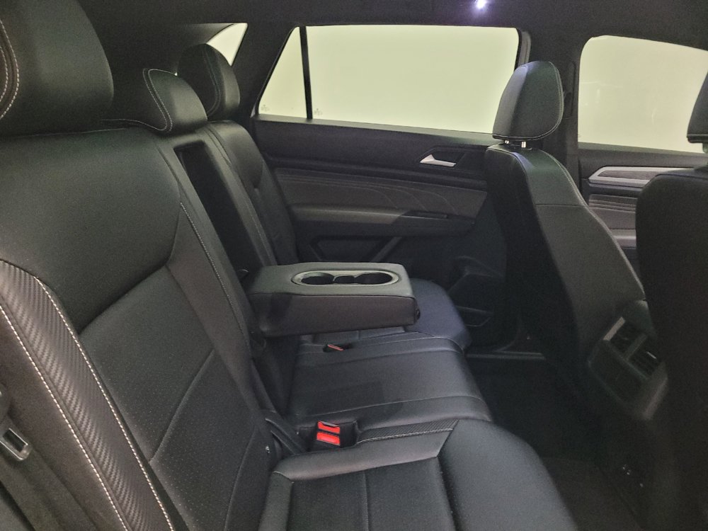 Used 2022 Volkswagen Atlas Cross Sport SE FWD image 19