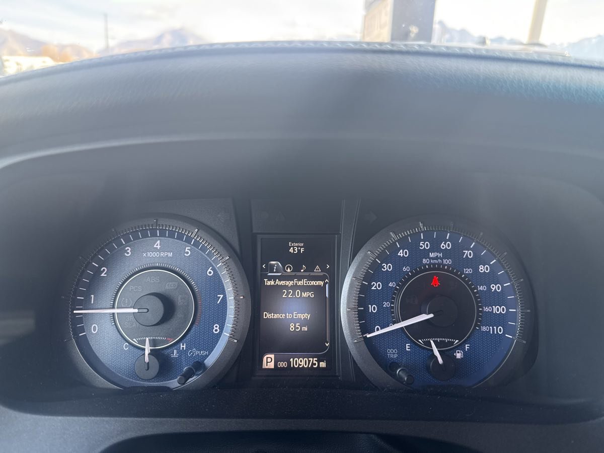 Used 2015 Toyota Sienna XLE image 25