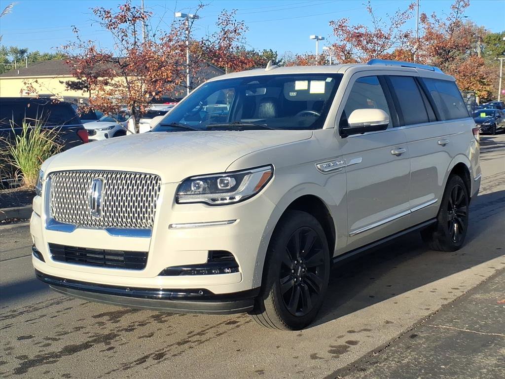 Certified 2023 Lincoln Navigator Reserve image 3