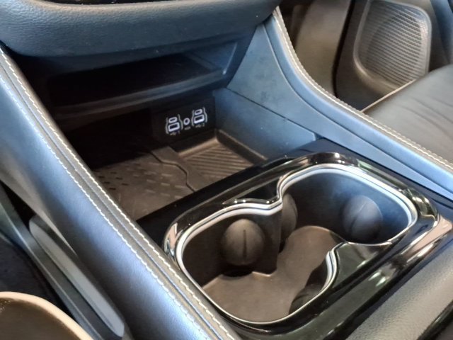 Used 2025 Chrysler Pacifica Limited FWD image 16