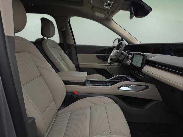 Used 2025 Lincoln Nautilus Reserve AWD/4WD image 13