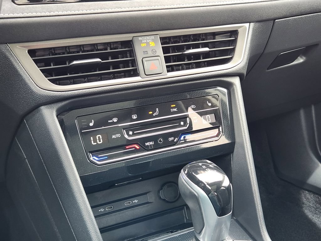 Certified 2025 Volkswagen Taos SE AWD/4WD image 15