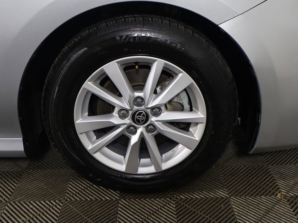 Used 2025 Toyota Camry LE FWD image 18