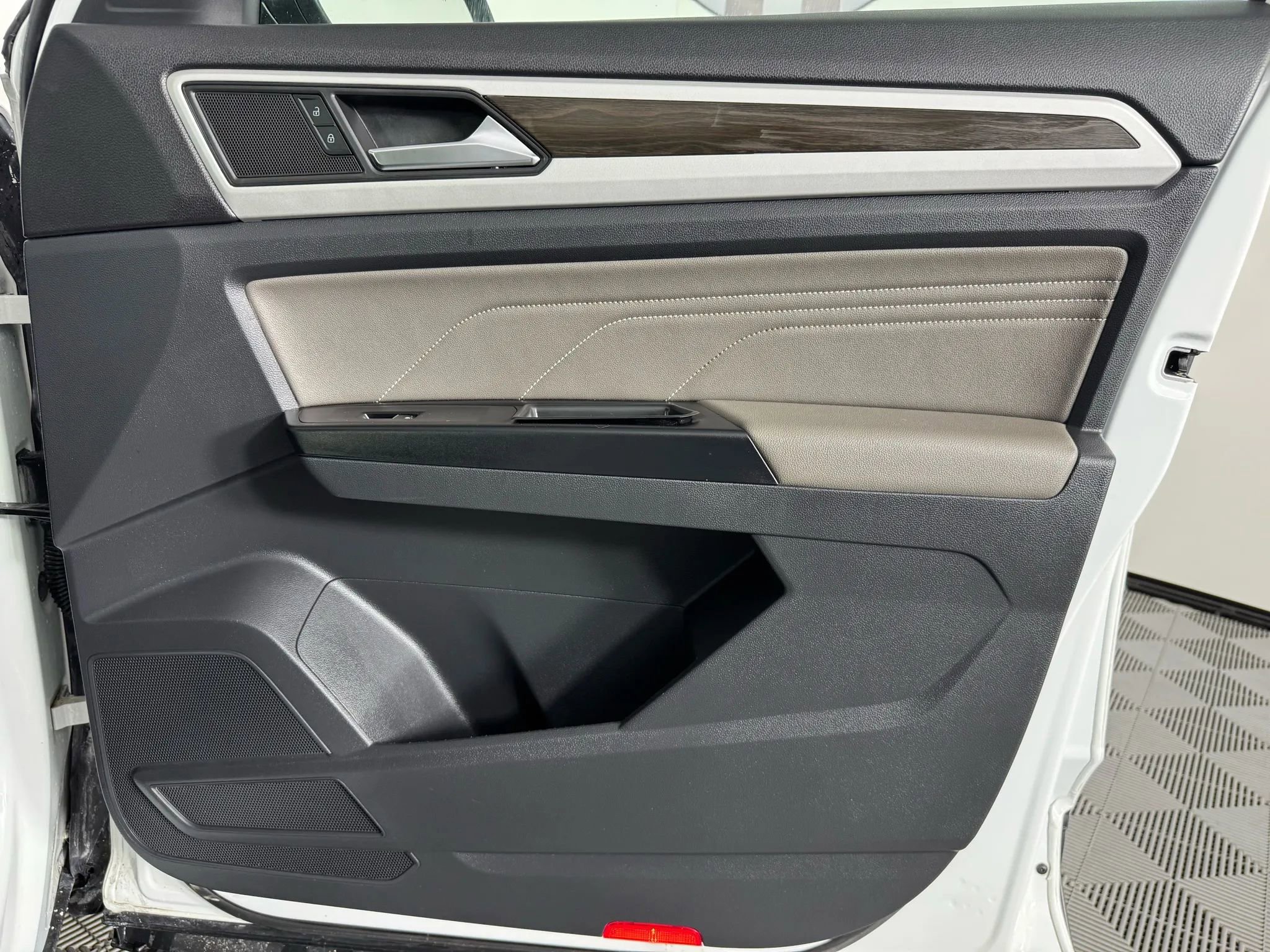 Used 2021 Volkswagen Atlas SE image 45